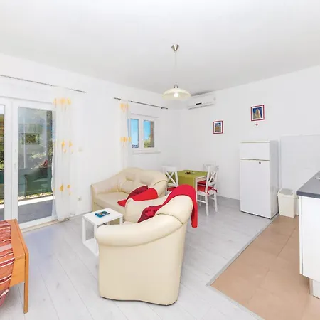 Lovely In With House Sea View